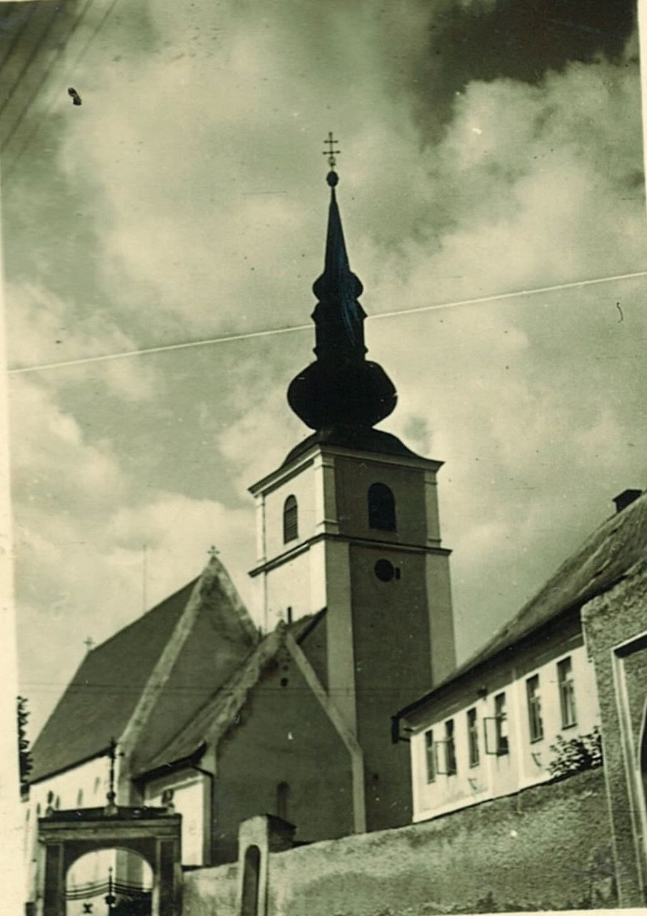 1940 - kostel a fara